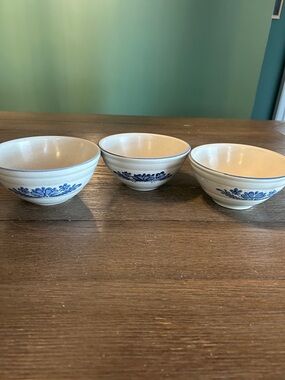 Pfaltzgraff Yorktowne 6” mixing prep bowls three included with listing. Vintage